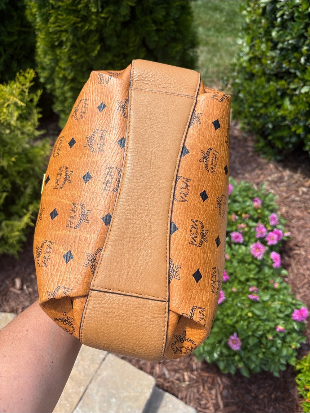 MCM Cognac bucket bag EUC - Picture 3 of 16